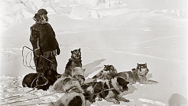 Roald Amundsen y su equipo son los primeros en llegar al Polo Sur