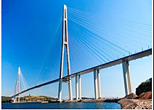 Puente de la isla de Russki (Rusia)