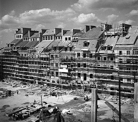 Warsaw begins rebuilding