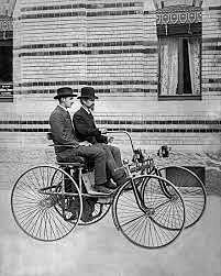 WILHELM MAYBACH y GOTTLIRB W. DAIMIER.