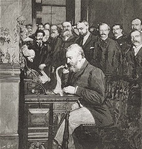 Alexander Graham Bell inventa el teléfono