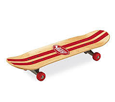 SKATEBOARD -MONOPATÍ-