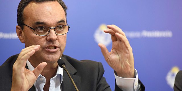 Una comisión integrada por prestadores públicos y privados de salud controlará directa y permanentemente a usuarios y empleados de hogares de ancianos.