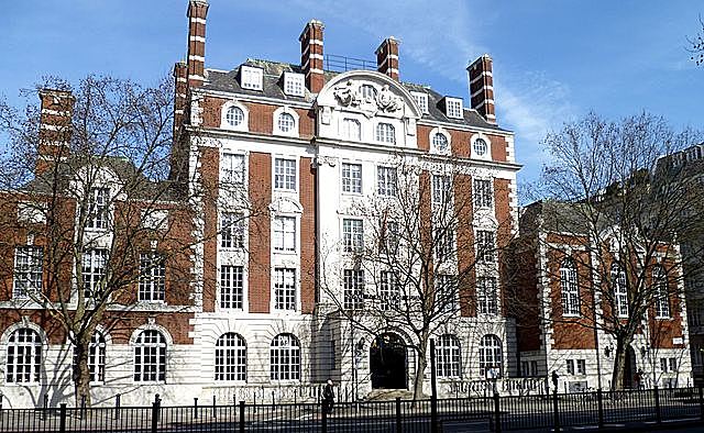 Loodi esimene kuninglik muusikaakadeemia Londonis