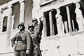 Italia invade Grecia