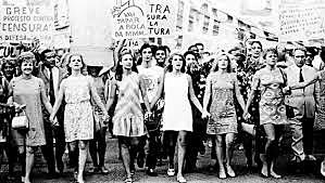 Celebración por primera vez del Día Internacional de la Mujer