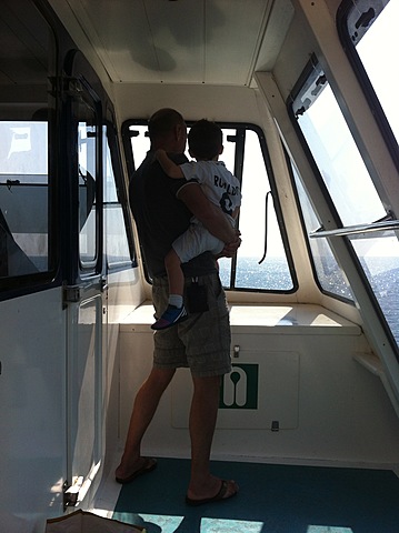 Anant amb vaixell a donar una volta amb el meu padri