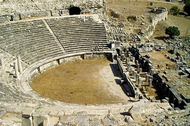 Conquereix Lacio i Abruzos