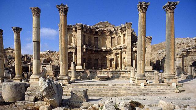 Conquereix Austria i Suïssa