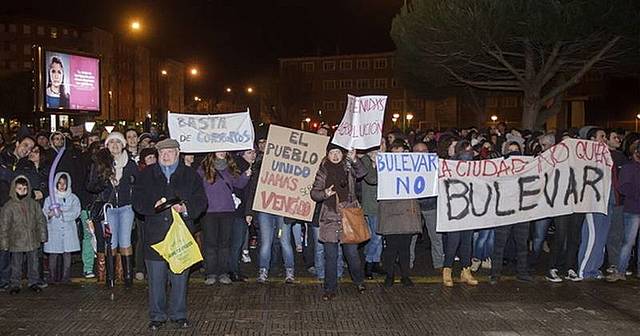 Siguen las manifestaciones pese a la paralización temporal de las obras