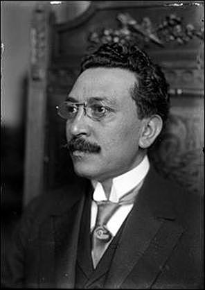 Enrique Gonzales Martínez