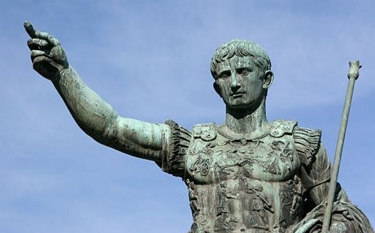 Octavi August és nomenat Emperador