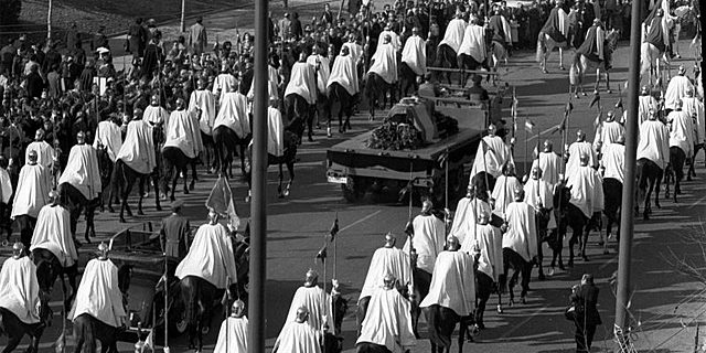 Mor de Franco després d'una gran dictadura-1975