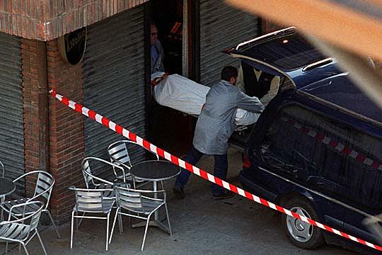 ETA anuncia el cessament dels temptats contra els "electes dels paetidos polítics d'Espanya  ( 19-6-2005 )