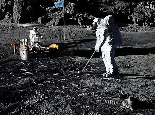 Alan Shepard és el cinquè home en trepitjar la Lluna i juga al golf