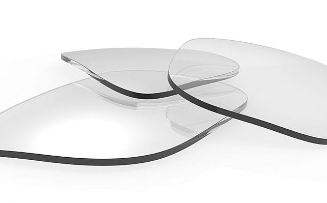 Plastic spectacle lenses