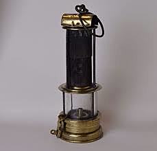 invention of the saftey lamp