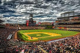 se crea el estadio Coors Field