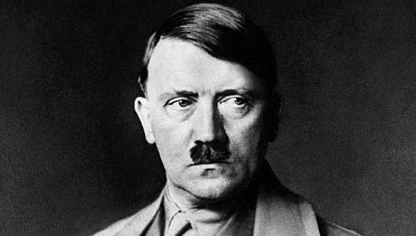 Hitler canceller, assumeix tots els poders