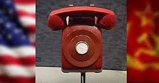 Creación del "Teléfono rojo"