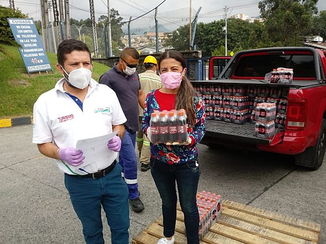 POSTOBÓN HA ENTREGADO 500.000 LITROS DE AGUA Y OTRAS BEBIDAS DEL MILLÓN QUE ANUNCIÓ ENTREGAR A HOSPITALES Y COMUNIDADES VULNERABLES