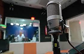 Se realiza la primera transmisión de radiotelefonía a larga distancia.