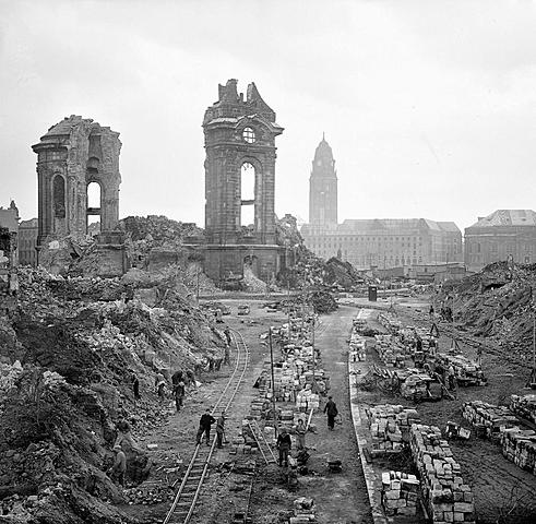 Der zweite Weltkrieg ist zu Ende / Ο δεύτερος παγκόσμιος πόλεμος τελείωσε