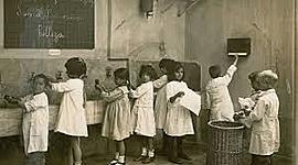 Timeline: LA HISTORIA DE LA INFANCIA Y LA ADOLESCENCIA