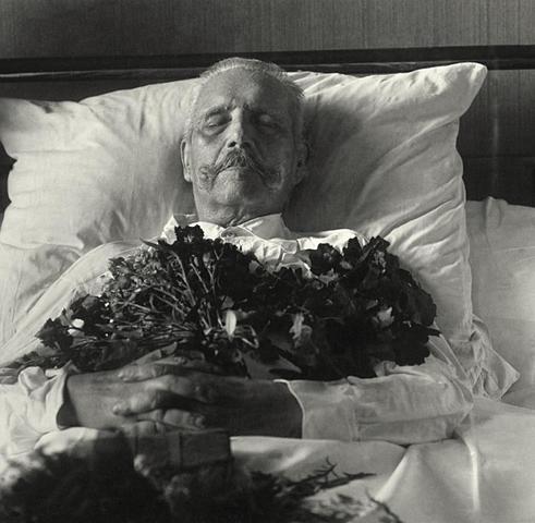 Tod Hindenburgs lässt Hitler als alleinigen Herrscher zurück