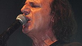 Timeline: Βασίλης Παπακωνσταντίνου