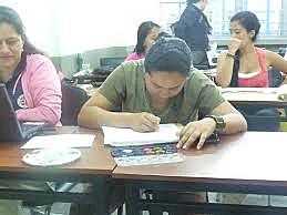 Se establece un plan de estudios.