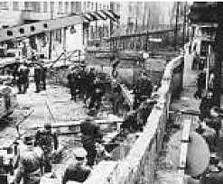 cae el muro de Berlín y se producen cambios geopolíticos notables.