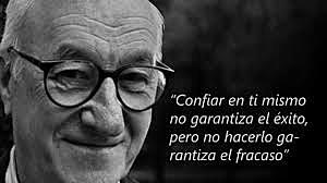 TEORÍA DEL APRENDIZAJE-ALBERT BANDURA