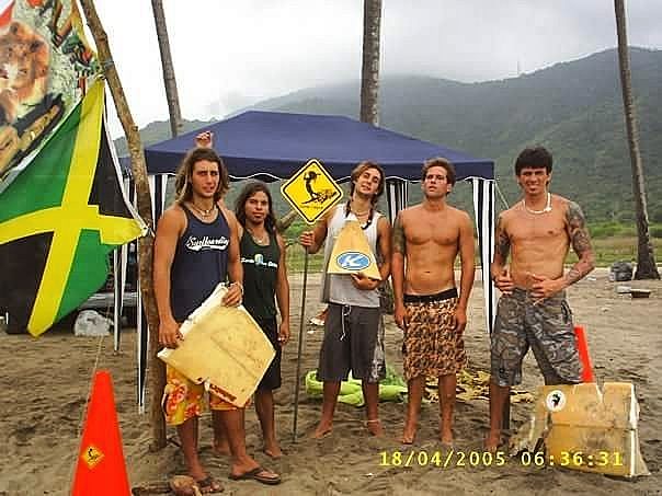 Mientras tanto en el surfing... Descubrimiento de "Pompy¨