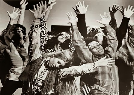 Surt el moviment de la contracultura i les tribus urbanes. Moviment hippie.