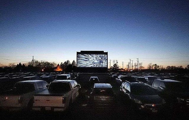 Rạp chiếu phim xe ( drive in theater)