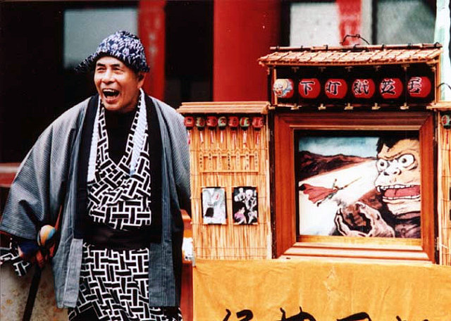 Nhà hát giấy trở nên phổ biến