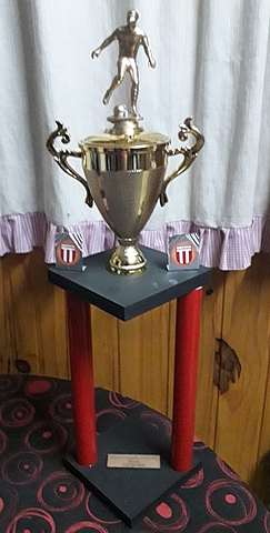 Primer trofeo de futbol