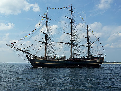 1627 Peter Nuyts sails along eastern shore of the Great Australian Bight