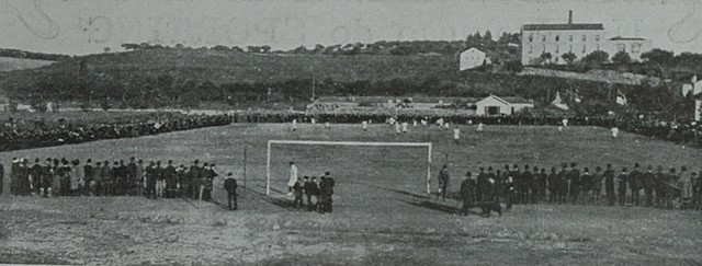 Inauguração do estádio no sítio das Mouras