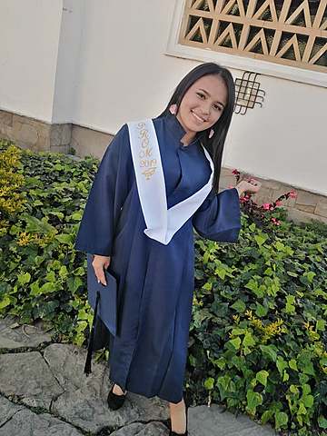 Me gradue de bachiller.