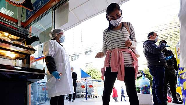 Supermercados atienden hasta las 14:00 y apuestan por el delivery