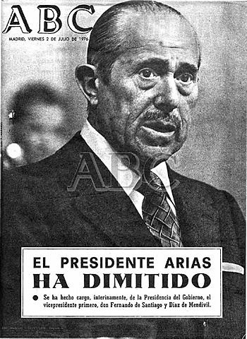 Arias Navarrok dimititu eta Suarez Gobernu burua jarri