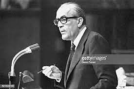 Leopoldo Calvo Sotelo gobernu burua izendatu