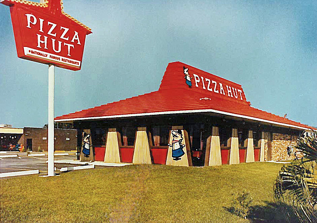 Pizza Hut's First Franchise Location is Opened