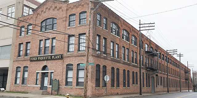 La fábrica de Ford en Piquette Avenue comienza a producir coches en masa