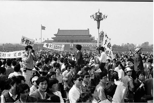 Chinese students march in Tianmen Square
