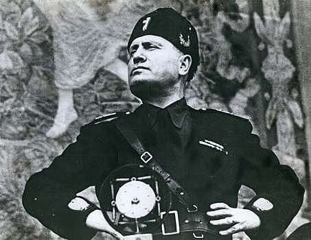 Mussolini kicked out of Socialist Party for pro-nationalistic sentiments regarding WW I
