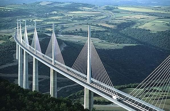 El Viaducto De Millau