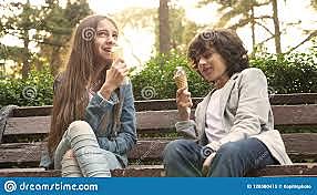 I am going to eat ice cream in the park